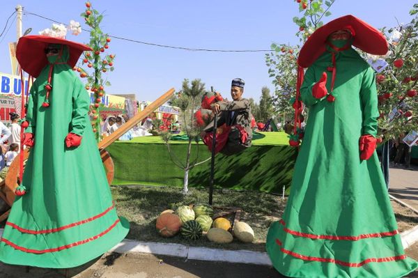 Сладкий, спелый помидор: в Самарканде проходит необычный фестиваль Сладкий, спелый помидор: в Самарканде проходит необычный фестиваль - Sputnik Узбекистан