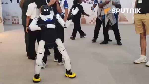 Кто танцует лучше? В Самарканде роботы устроили dance-батл - Sputnik Узбекистан