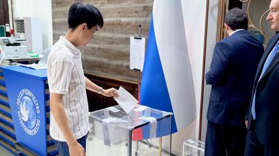 Россияне в Узбекистане активно голосуют на выборах в Госдуму РФ 