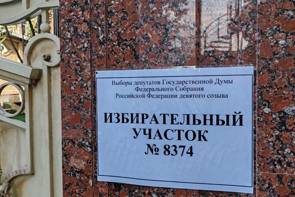 Избирательный участок в Самарканде для голосования на выборах депутатов Госдумы РФ - Sputnik Узбекистан