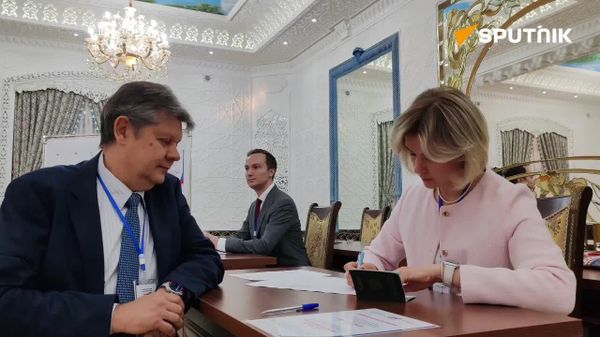 Генеральный консул России в Самарканде Евгений Хоришко проголосовал на выборах депутатов Государственной Думы РФ - Sputnik Узбекистан