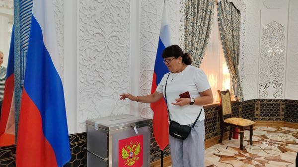Ўзбекистондаги сайлов участкаларида Россия Давлат думаси сайлови ўтказилмоқда - Sputnik Ўзбекистон