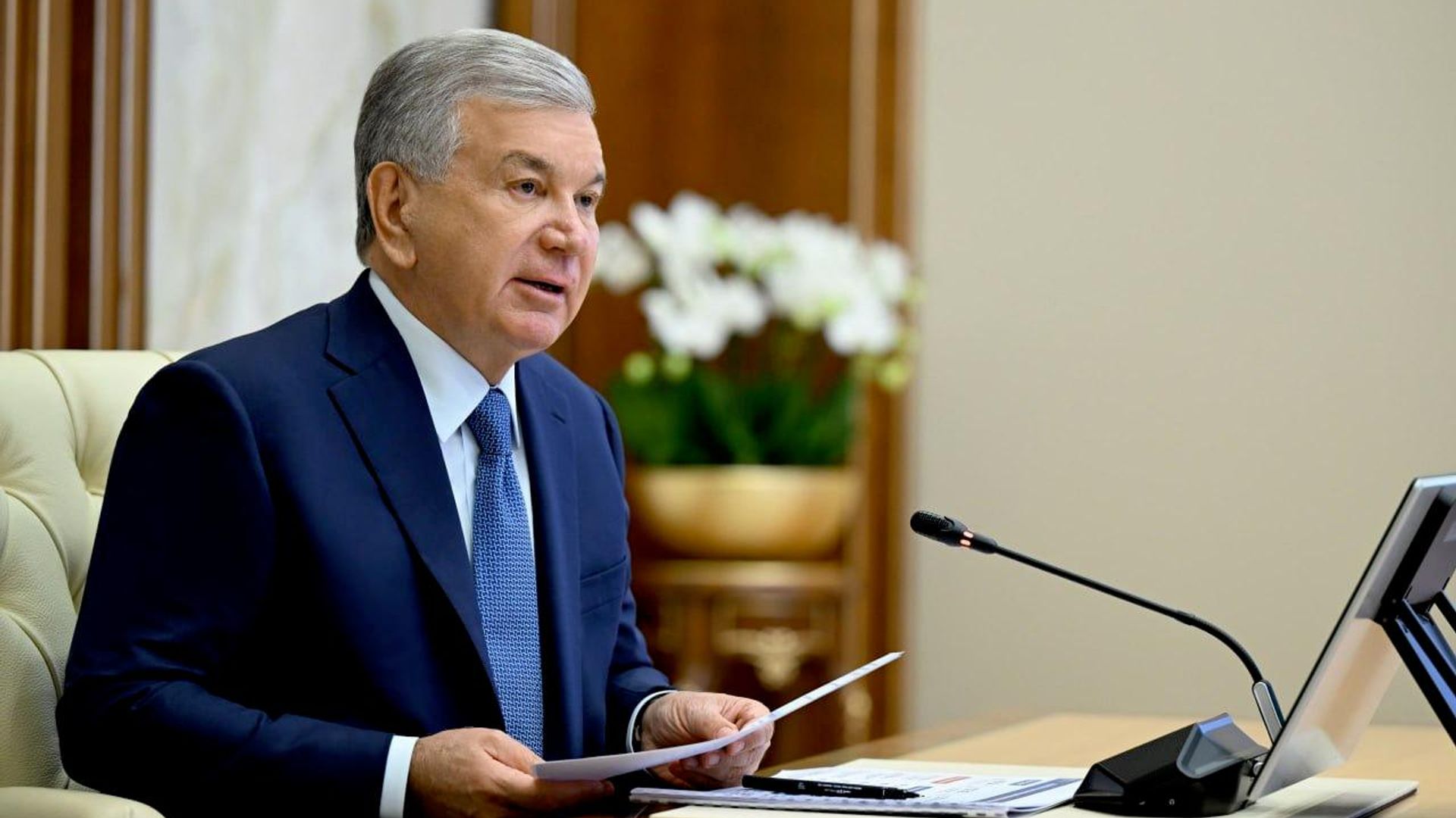 Шавкат Мирзиёев ознакомился с презентацией о реализации крупных проектов в транспортно-логистической сфере Шавкат Мирзиёев ознакомился с презентацией о реализации крупных проектов в транспортно-логистической сфере - Sputnik Узбекистан, 1920, 21.09.2026