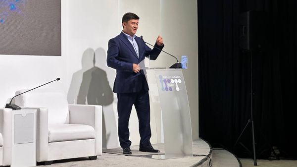 Vistuplenie direktora AI Alliance Aziza Muxitdinova na ICT Week Uzbekistan - Sputnik O‘zbekiston
