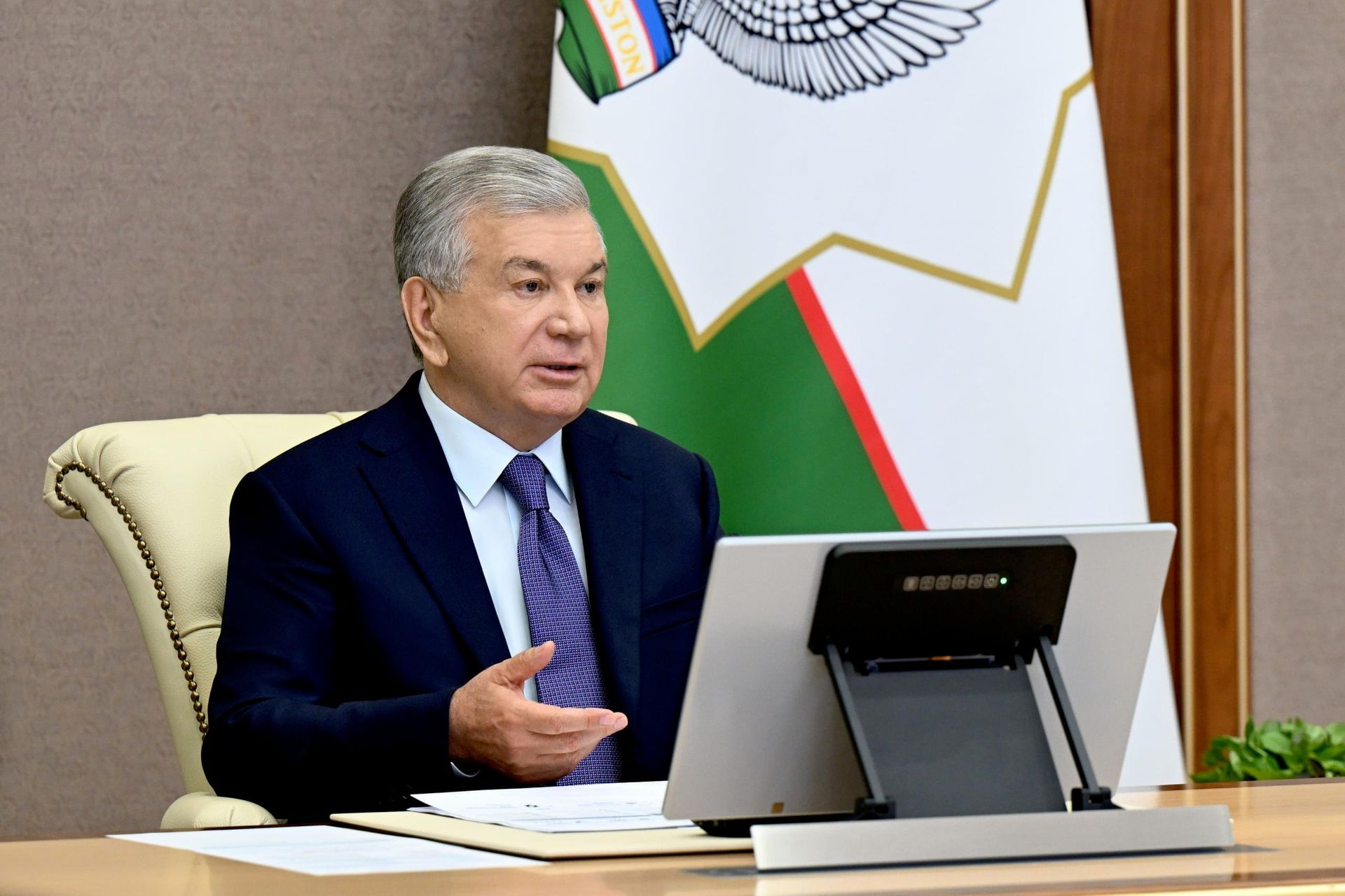 Президент Шавкат Мирзиёев ознакомился с презентацией предложений по совершенствованию систем субсидирования и страхования в аграрной сфере. - Sputnik Узбекистан, 1920, 25.09.2026