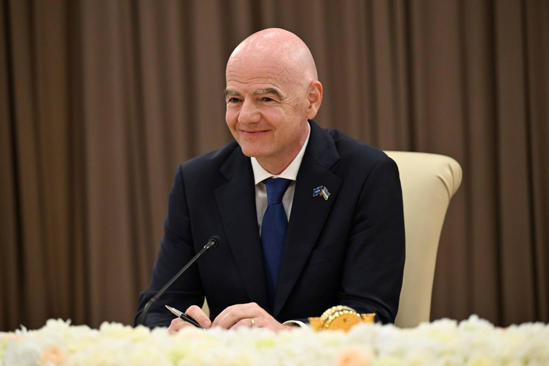 Президент Узбекистана принял Президента ФИФА - Sputnik Узбекистан, 1920, 01.10.2026