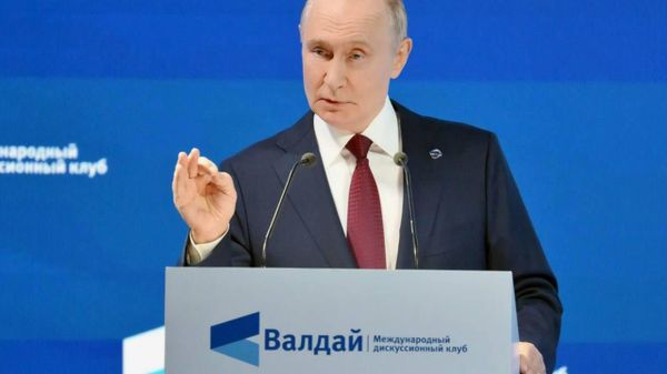 Человечество еще не осознало полностью калибр вызовов, с которыми оно сталкивается — Путин - Sputnik Узбекистан