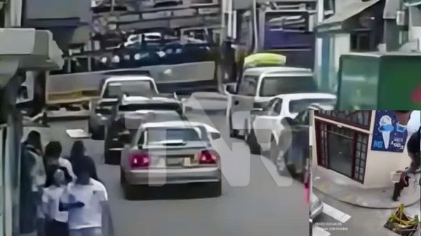В Эквадоре двухэтажный автобус с выпускниками школы перевернулся во время праздника - Sputnik Узбекистан