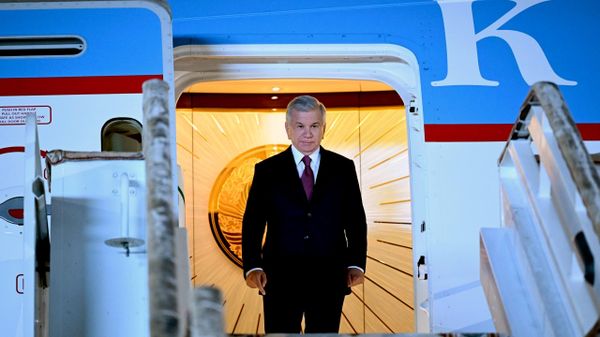  Shavkat Mirziyoyev pribil s rabochim vizitom v Turkmenistan. - Sputnik O‘zbekiston