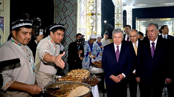 Shavkat Mirziyoyev MDH milliy taomlar festivalida - Sputnik O‘zbekiston