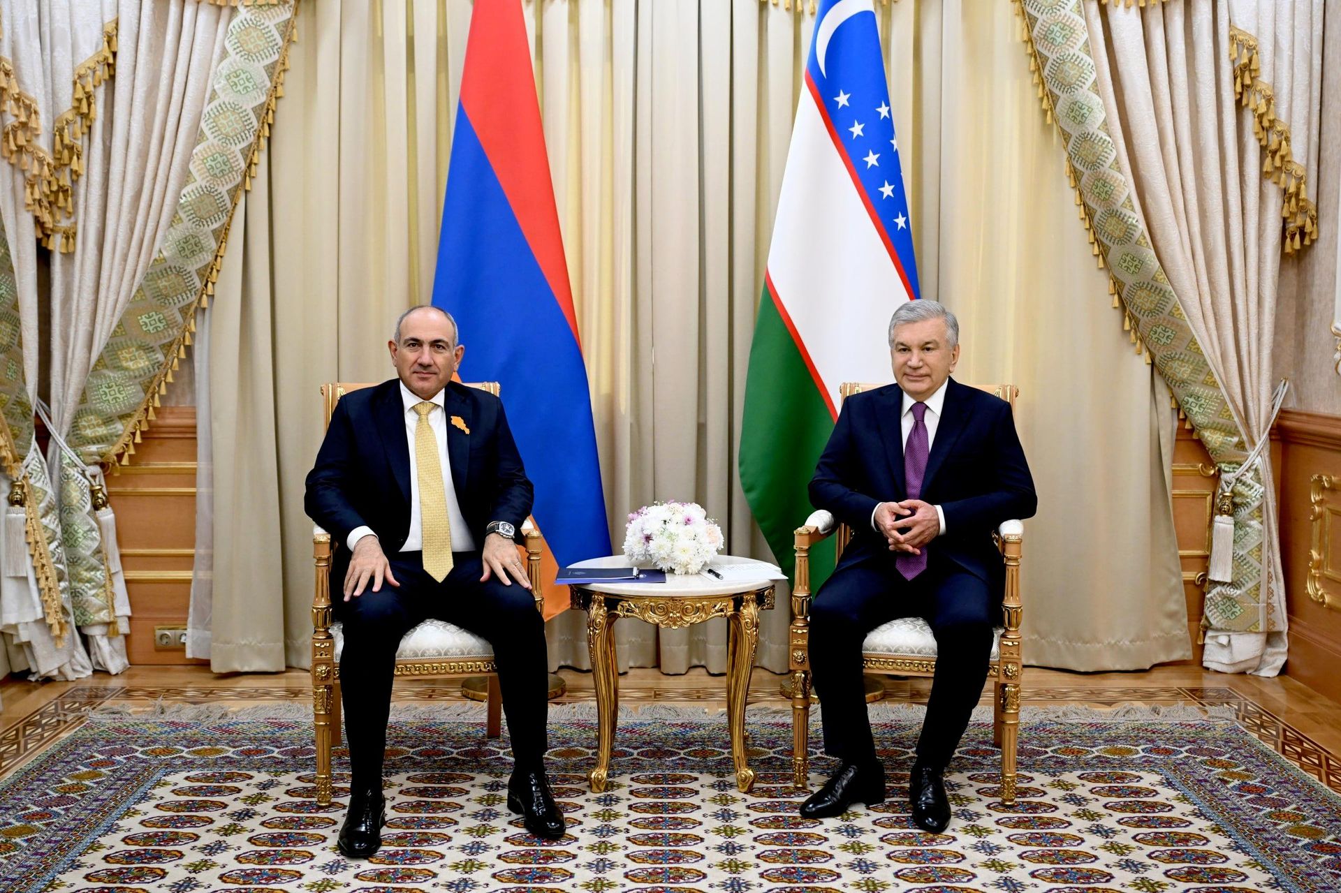 Президент Узбекистана Шавкат Мирзиёев провел встречу с Премьер-министром Армении Николом Пашиняном.
 - Sputnik Узбекистан, 1920, 09.10.2026