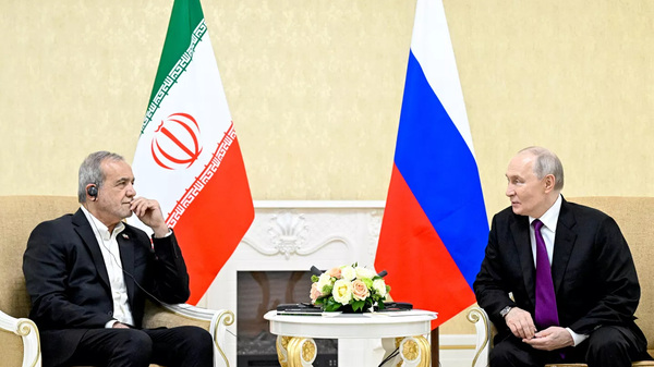 Putin Turkmanistonda Pezeshkiyon bilan uchrashdi - Sputnik O‘zbekiston