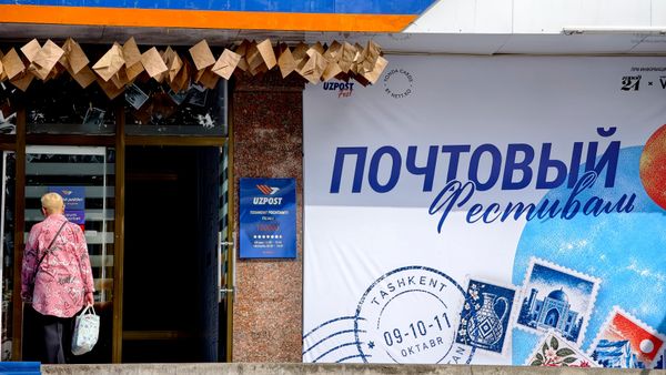 Халқаро почта куни муносабати билан Тошкентда қоғоз хатлар, откриткалар ва почта маданиятига бағишланган почта фестивали бўлиб ўтмоқда. - Sputnik Ўзбекистон