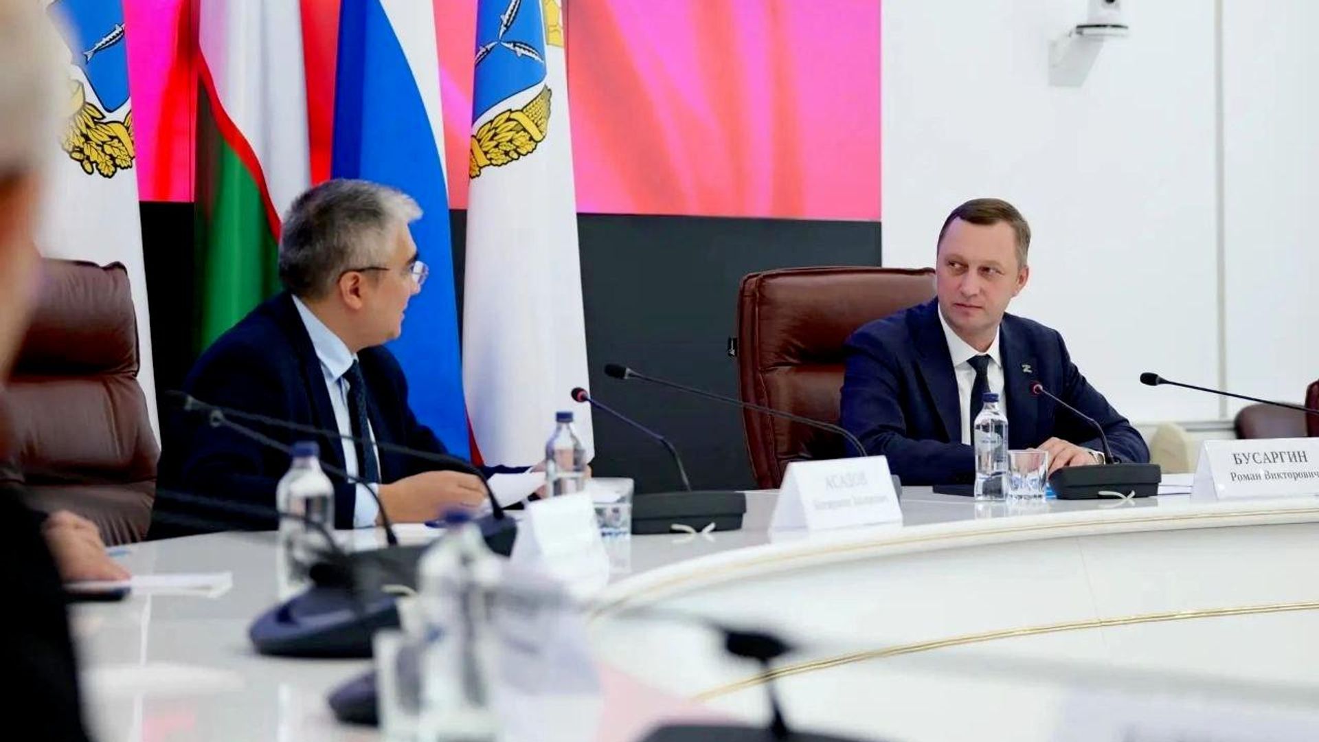 Губернатор Роман Бусаргин провел рабочую встречу с послом Узбекистана в РФ Ботиржоном Асадовым.  - Sputnik Ўзбекистон, 1920, 10.10.2026