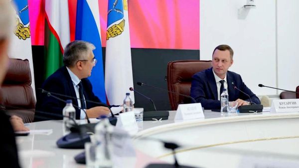 Губернатор Роман Бусаргин провел рабочую встречу с послом Узбекистана в РФ Ботиржоном Асадовым.  - Sputnik Ўзбекистон