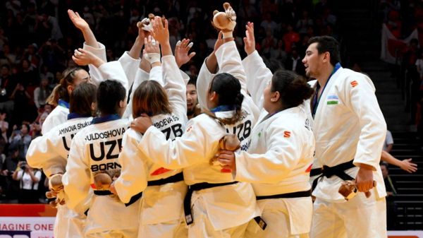 Сборная Узбекистана завоевала бронзу чемпионата мира по дзюдо в Баку - Sputnik Узбекистан