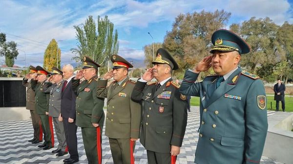 В Кыргызстан прибыли делегации во главе с министрами обороны ряда стран СНГ для участия в заседании Совета министров обороны содружества - Sputnik Ўзбекистон