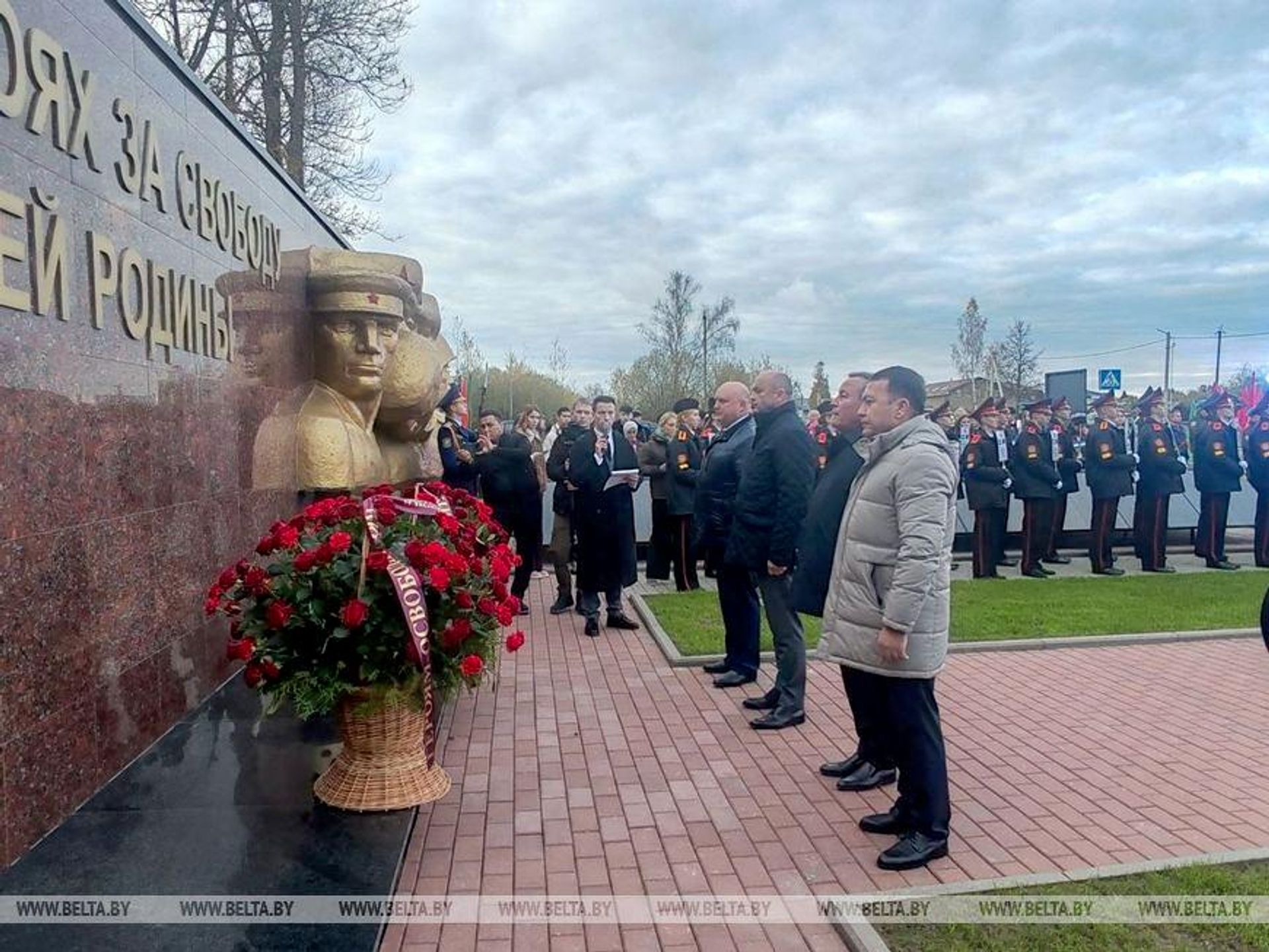 В Беларуси установили памятный знак уроженцам Узбекистана, погибшим при освобождении Витебщины. - Sputnik Узбекистан, 1920, 16.10.2026