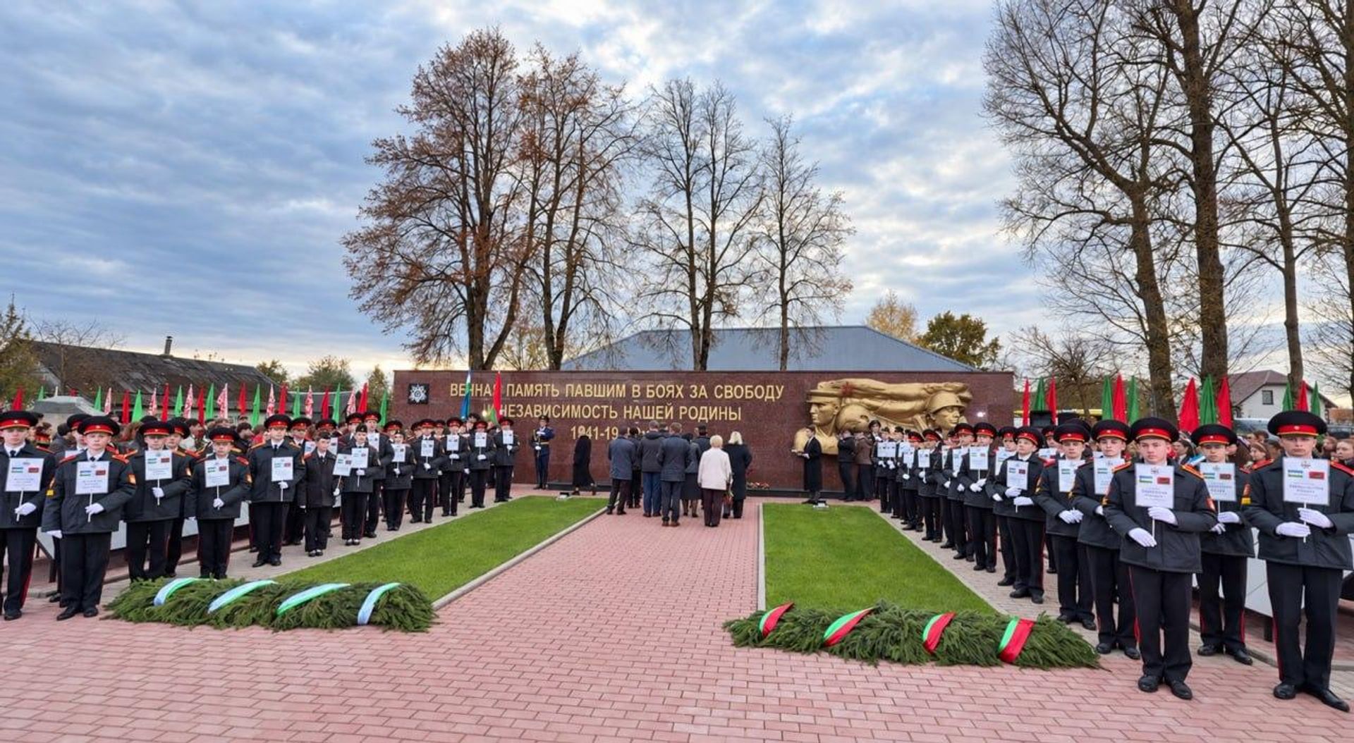В Беларуси установили памятный знак уроженцам Узбекистана, погибшим при освобождении Витебщины. - Sputnik Узбекистан, 1920, 16.10.2026