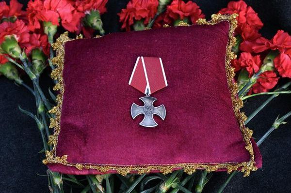На здании Международной медиагруппы Россия сегодня в Москве открылась мемориальная доска военному корреспонденту РИА Новости Ивану Зуеву. На здании Международной медиагруппы Россия сегодня в Москве открылась мемориальная доска военному корреспонденту РИА Новости Ивану Зуеву. - Sputnik Узбекистан