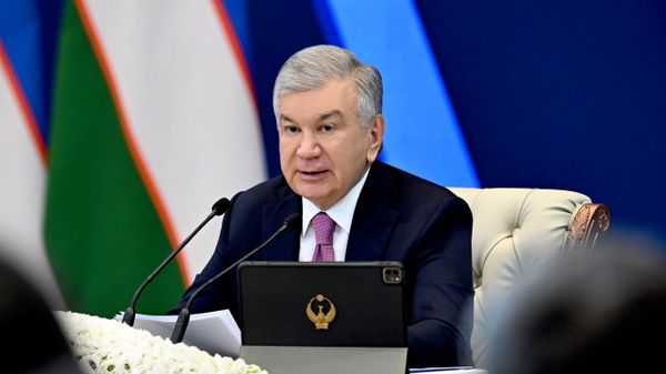 Шавкат Мирзиёев проводит открытый диалог с инвесторами в топливно-энергетической сфере - Sputnik Ўзбекистон