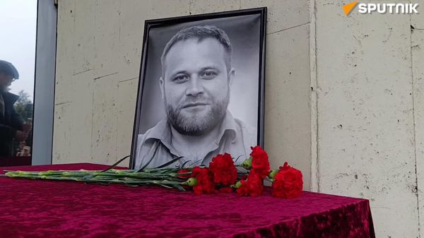 Состоялось открытие мемориальной доски военкору РИА Новости Ивану Зуеву - Sputnik Ўзбекистон