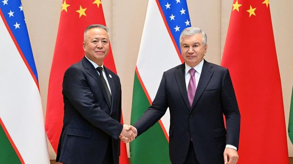 Шавкат Мирзиёев принял руководителей ведущих китайских компаний – CAMCE, China Energy и Sinoma Energy. - Sputnik Узбекистан