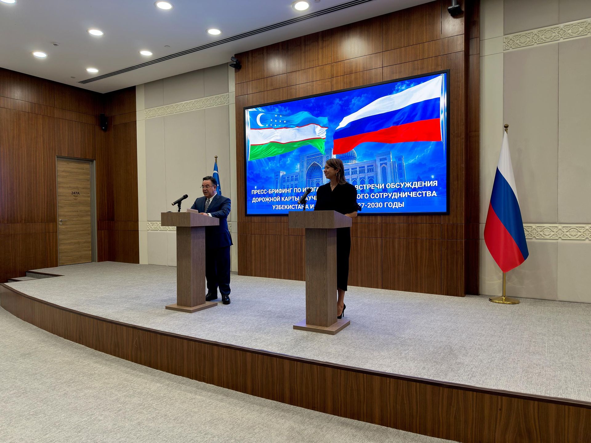 Гендиректор Национального центра Россия и директор ЦИС подписали соглашение к меморандуму о сотрудничестве. Гендиректор Национального центра Россия и директор ЦИС подписали соглашение к меморандуму о сотрудничестве. - Sputnik Узбекистан, 1920, 17.10.2026