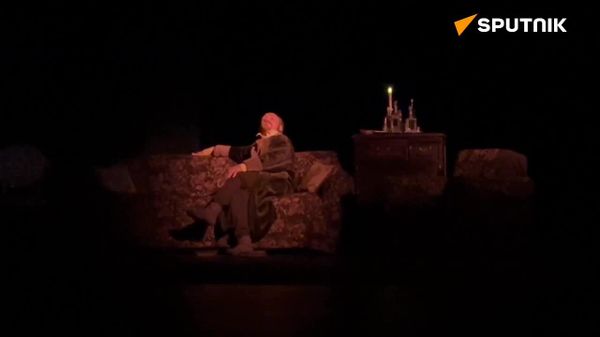 Театр из России погрузил ташкентских зрителей в мир мистики, смеха и гоголевского абсурда - Sputnik Узбекистан