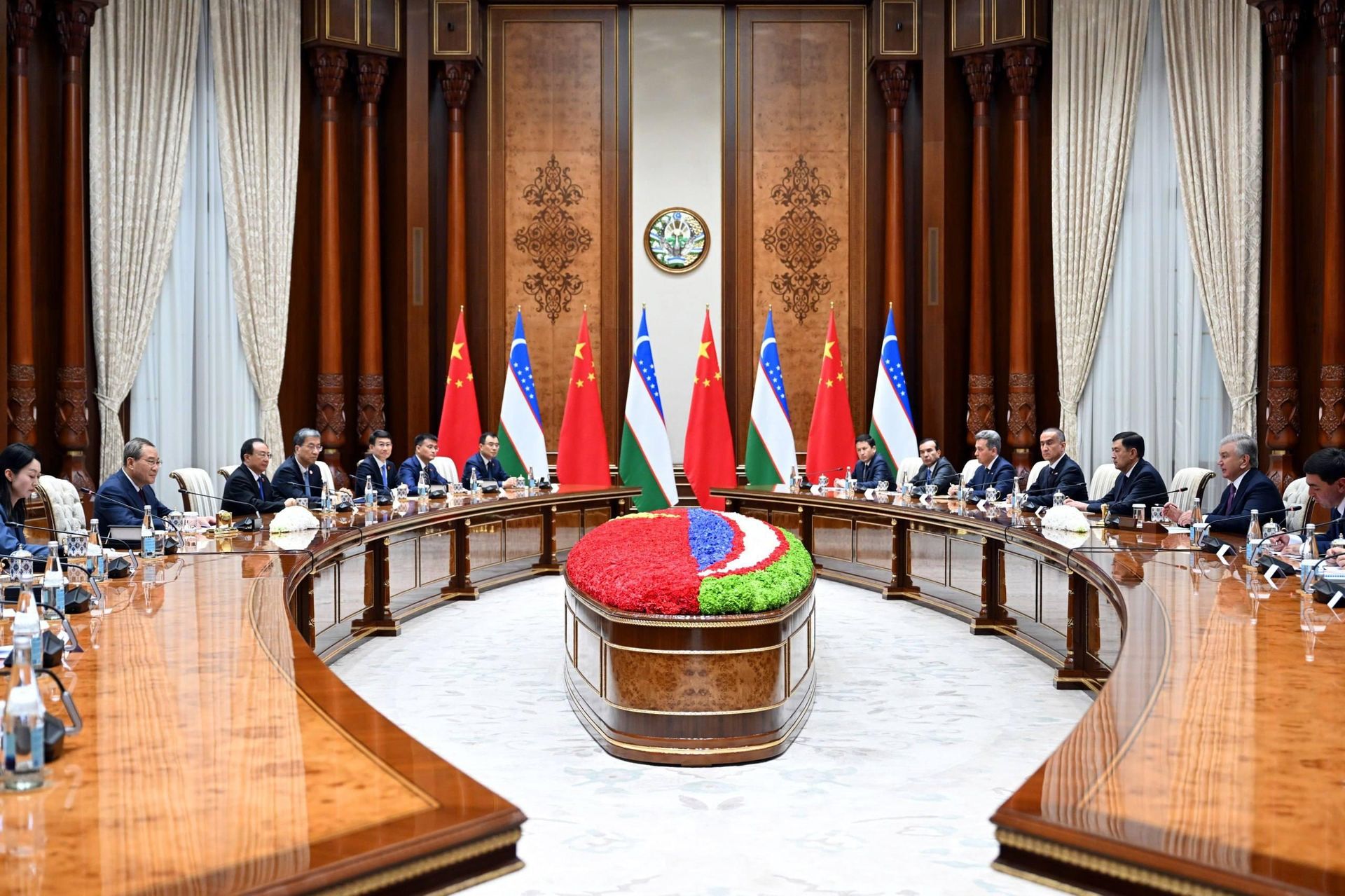 Shavkat Mirziyoyev prinyal delegatsiyu KNR vo glave s premyerom Gosudarstvennogo soveta Li Sanom. - Sputnik O‘zbekiston, 1920, 18.10.2026