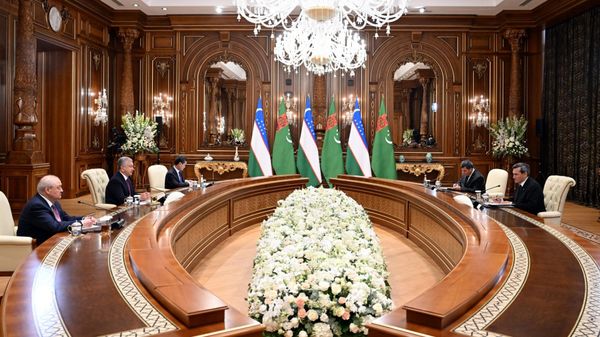 Президент Узбекистана Шавкат Мирзиёев в Самарканде принял заместителя Председателя Кабинета Министров – министра иностранных дел Туркменистана Рашида Мередова - Sputnik Узбекистан