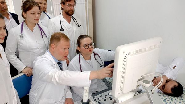 Студенты РУДН неделю изучали работу врачей в Бухаре  - Sputnik Узбекистан