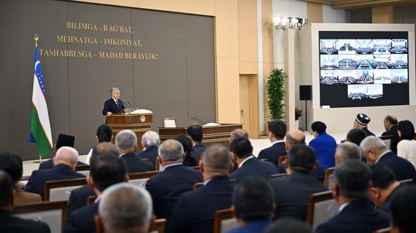 Шавкат Мирзиёев провел совещание, посвященное социально-экономическому развитию Кашкадарьинской области - Sputnik Узбекистан
