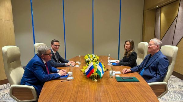 Посол России в Узбекистане Алексей Ерхов провел встречу с Главой Республики Башкортостан Радием Хабировым - Sputnik Узбекистан
