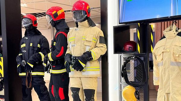 Делегация МЧС Узбекистана ознакомилась с возможностями белорусского легпрома - Sputnik Узбекистан