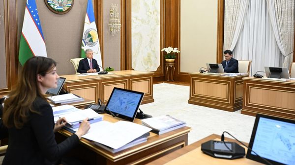 Mirziyoyev oznakomilsya s prezentatsiyey po razvitiyu meditsinskoy infrastrukturi - Sputnik O‘zbekiston