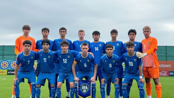 Сборная Узбекистана U-15 с победы начала плей-офф дивизиона B на чемпионате мира в Баку - Sputnik Узбекистан