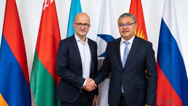 Daniyar Imanaliyev i Tadzio Shilling obsudili sotrudnichestvo YeEK i AYeB - Sputnik O‘zbekiston