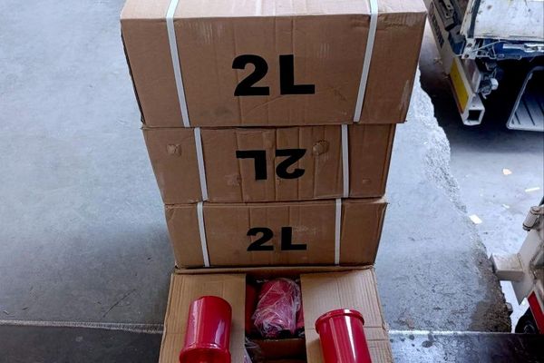 На таможне Дустлик в Андижанской области выявили незадекларированные товары на 2,2 млрд сумов На таможне Дустлик в Андижанской области выявили незадекларированные товары на 2,2 млрд сумов - Sputnik Узбекистан