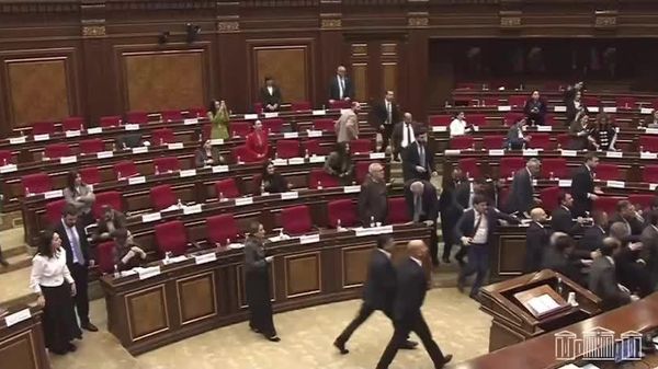 В парламенте Армении подрались депутаты - Sputnik Узбекистан