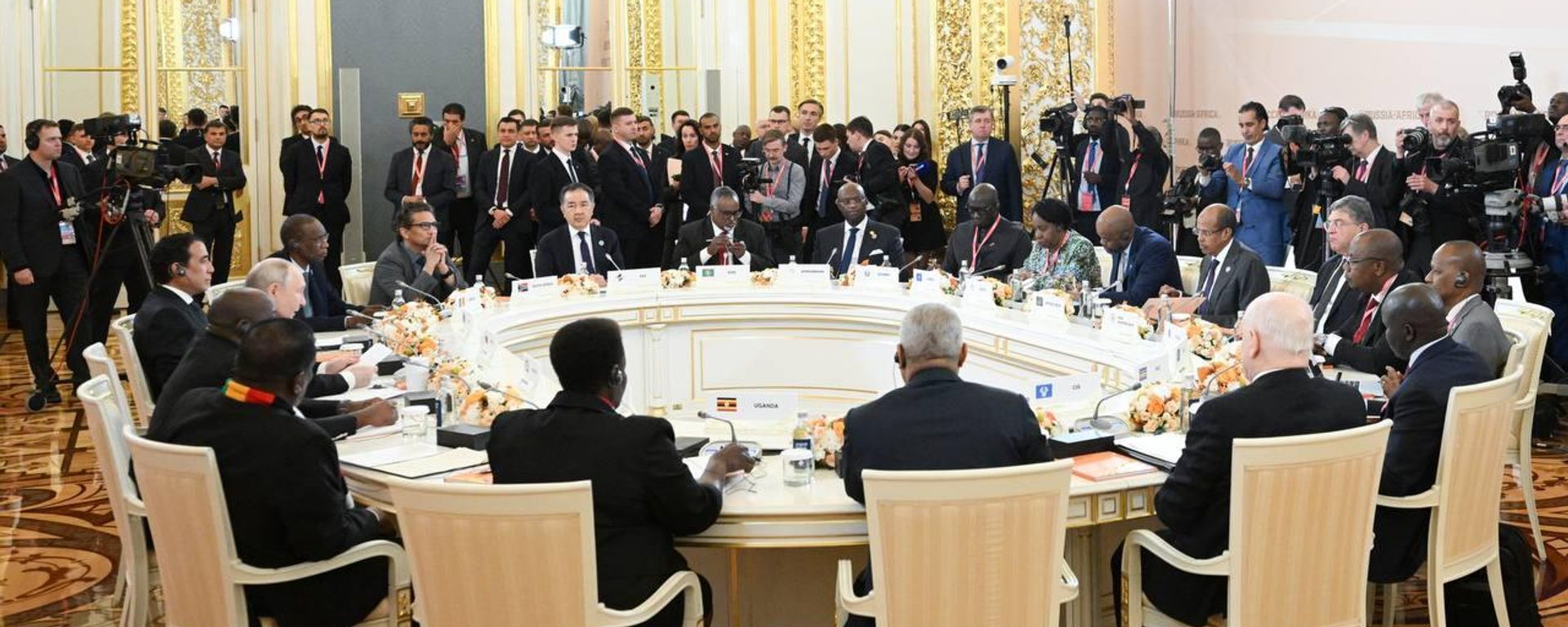 Vstrecha Vladimira Putina s rukovoditelyami regionalnix organizatsiy Afriki - Sputnik O‘zbekiston, 1920, 29.10.2026