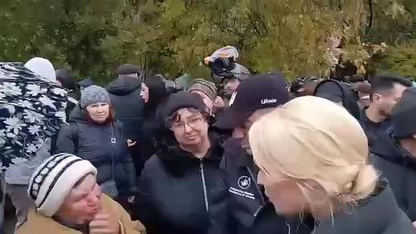 Несколько десятков тонн гуманитарной помощи передано жителям Алешек - Sputnik Узбекистан
