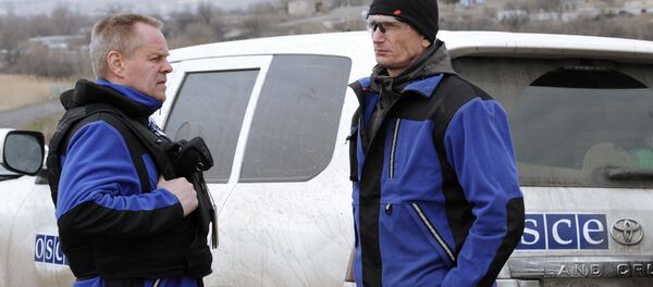 ОБСЕ проконтролировало места отвода артиллерии в Донецкой области ОБСЕ проконтролировало места отвода артиллерии в Донецкой области - Sputnik Узбекистан