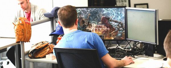Игрок в компьютерные игры Игрок в компьютерные игры - Sputnik Ўзбекистон