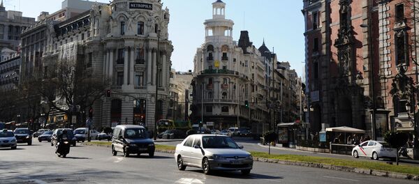 Вид на улицу Гран Виа и здание Эдифисио Метрополис в Мадриде Вид на улицу Гран Виа и здание Эдифисио Метрополис в Мадриде - Sputnik Ўзбекистон