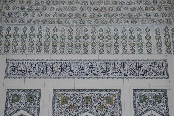 Арабская надпись и орнамент на мечети Минор в Ташкенте - Sputnik Узбекистан