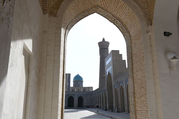 Мечеть Калян считается одной из древнейших во всей Центральной Азии и крупнейшей  после самаркандской мечети Бибиханум - Sputnik Узбекистан