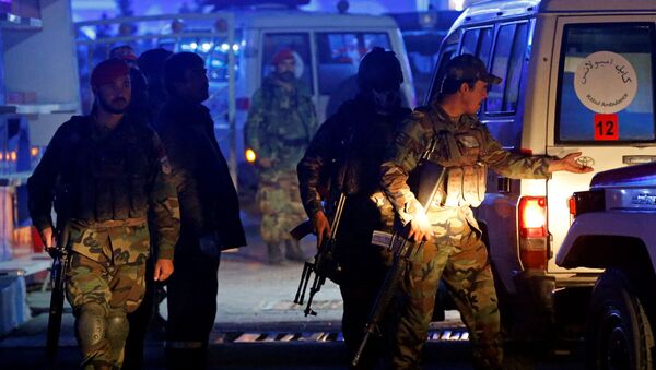 Афганские военнослужащие на месте взрыва в Кабуле - Sputnik Узбекистан