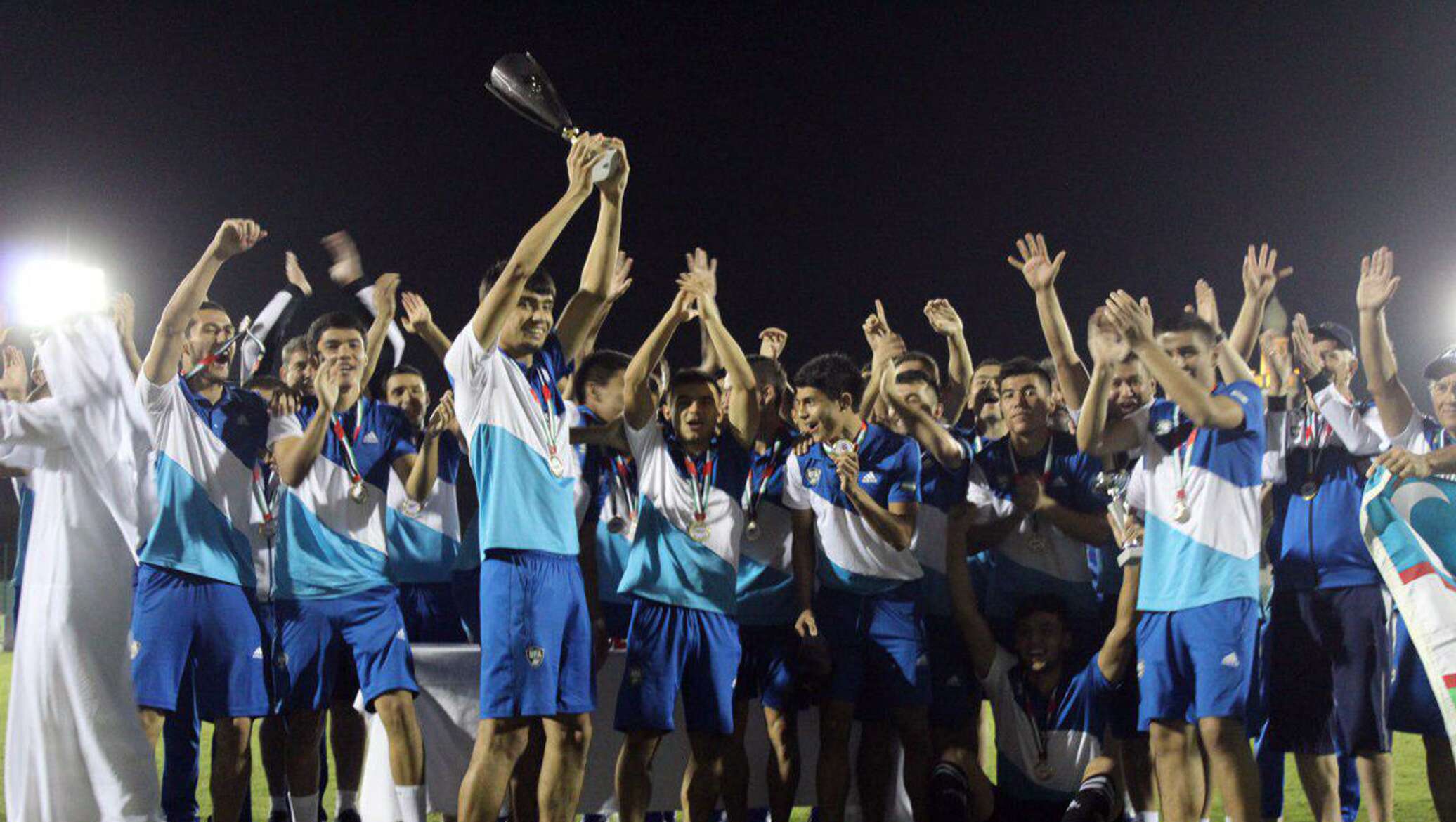 Sport uzbekistan jonli. Форма сборной Узбекистана. Ўзбекистон футбол ўйинчилари. Корейский Кубок. 2011 Uzbekistan Cup Final.