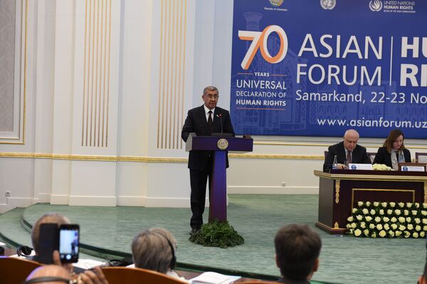 Мирзиёев: Центральная Азия не может оставаться в стороне от мировых проблем Мирзиёев: Центральная Азия не может оставаться в стороне от мировых проблем - Sputnik Узбекистан